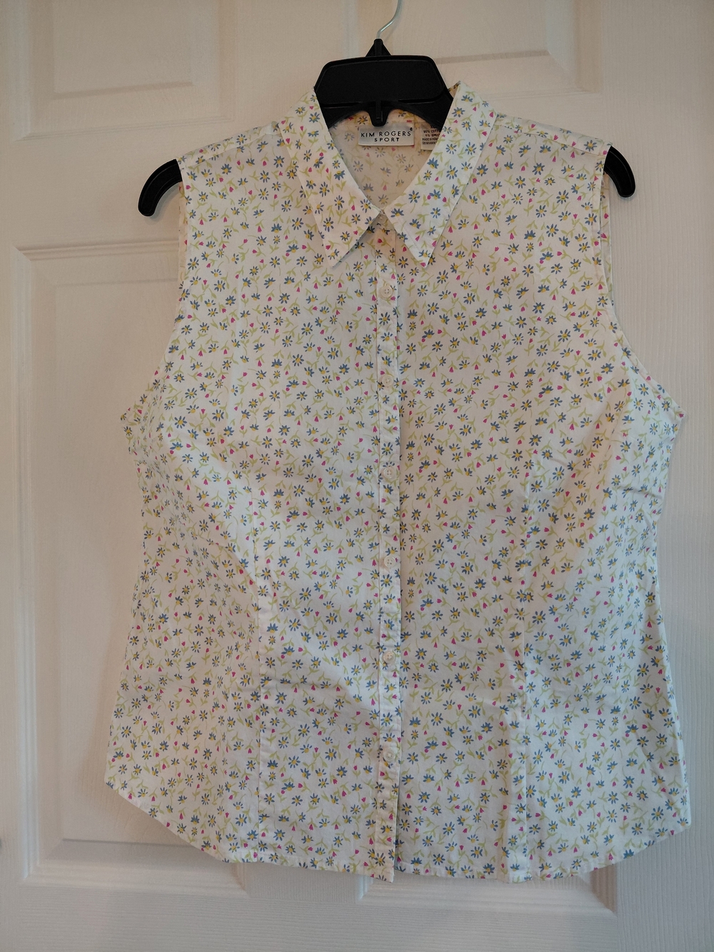 Kim Rogers Sleeveless Button-Down Floral Top in White with Multicolor Flowers